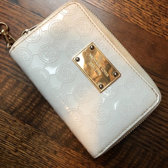 Michael Kors wristlet - Picture 1 of 3